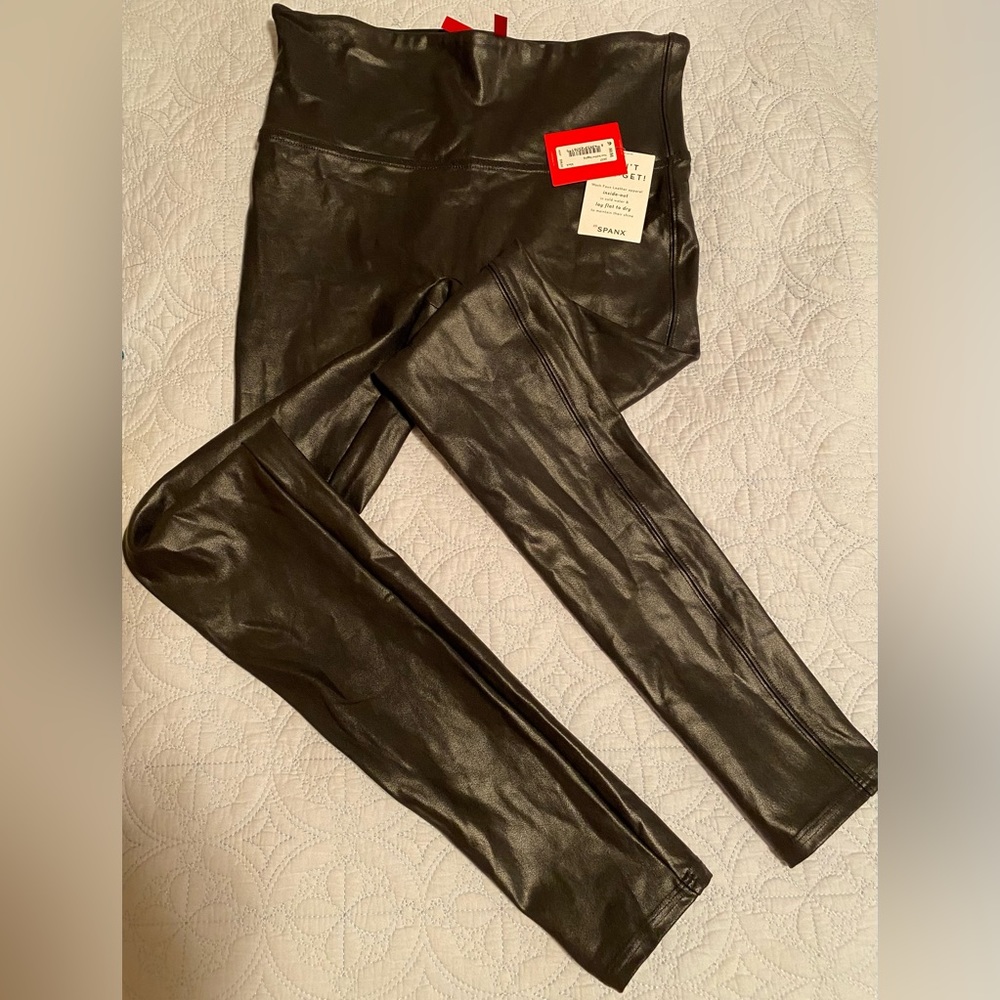 NWT - SPANX - FAUX LEATHER LEGGINGS MEDIUM - Matte black